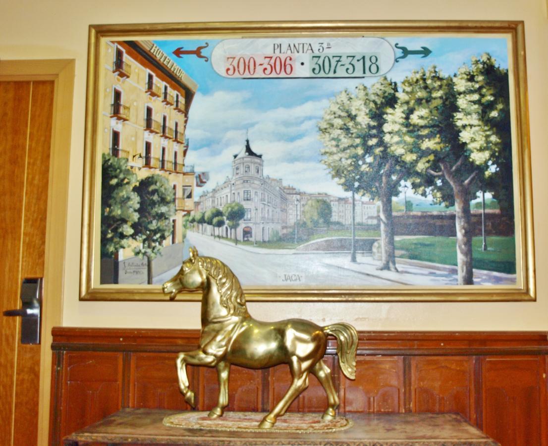 Hotel Mur Jaca Luaran gambar