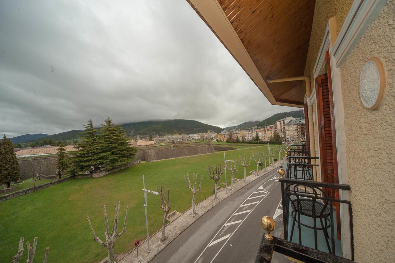 Hotel Mur Jaca Luaran gambar