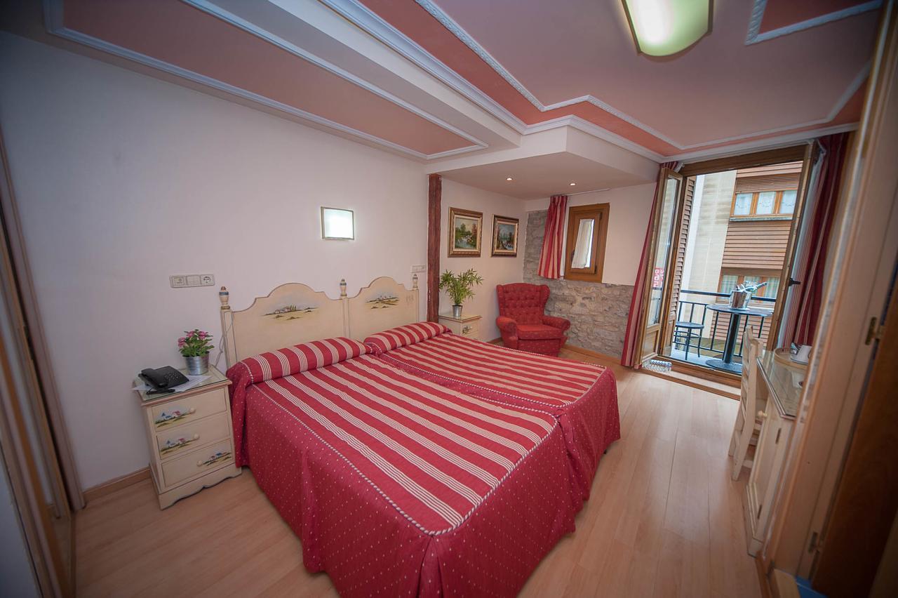 Hotel Mur Jaca Luaran gambar